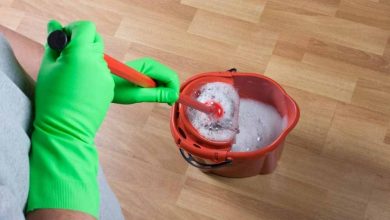 How to clean the floor with mop