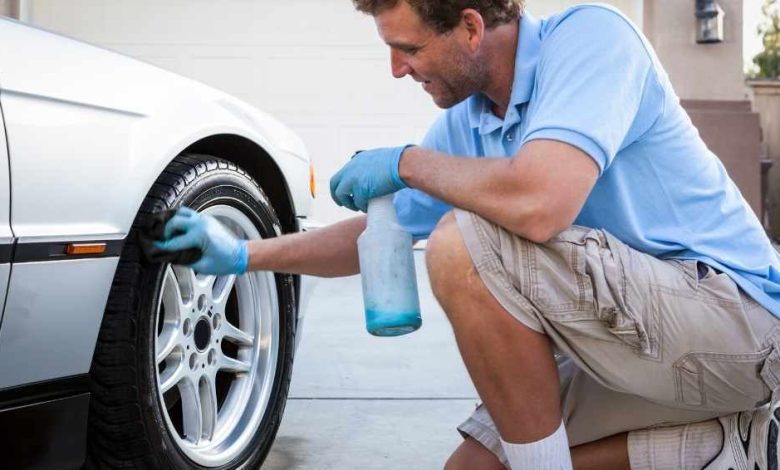 How to clean the tire of the car